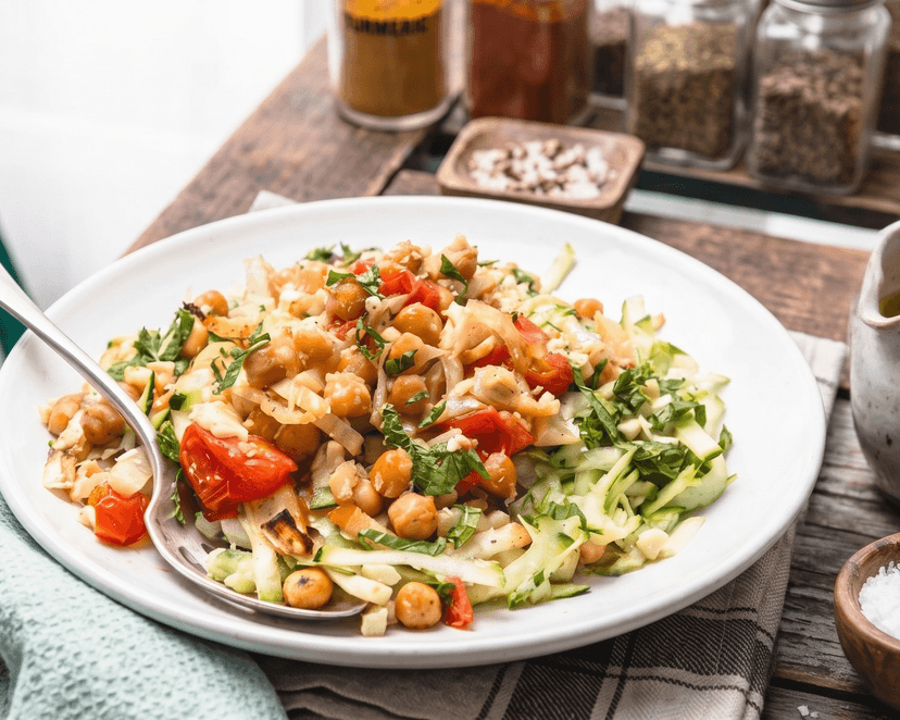 Salade de fenouil, courgette, tomates rôties et pois chiches au zaatar